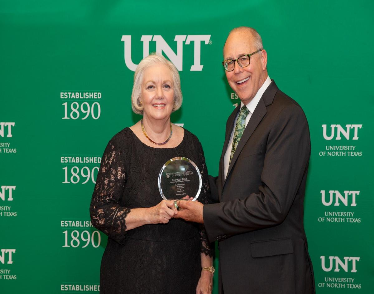 Peggy Rouh accepting 2016 UNT Distinguished Alumni Service Award with UNT President Neal Smatresk